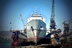 На ООО «Судоремонтный комплекс – Приморский завод» полным ходом идет плановый ремонт плавбазы «Дальмос».